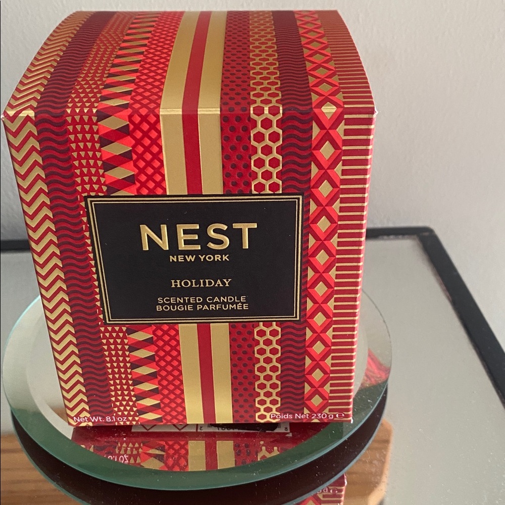 NEST Fragrances New
York Classic Holiday
Classic Candle (NWT) 8.1 oz